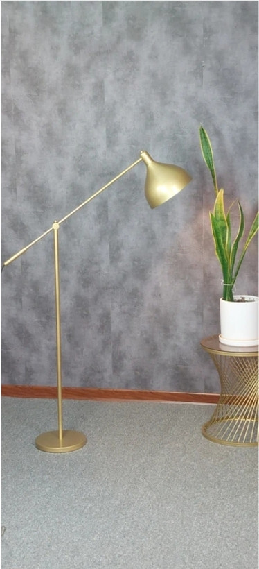 اباژور ایستاده کنارسالنی مدرن فلزی R175