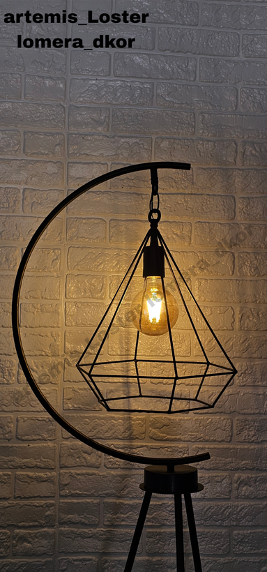 اباژور ایستاده کنارسالنی مدرن R158