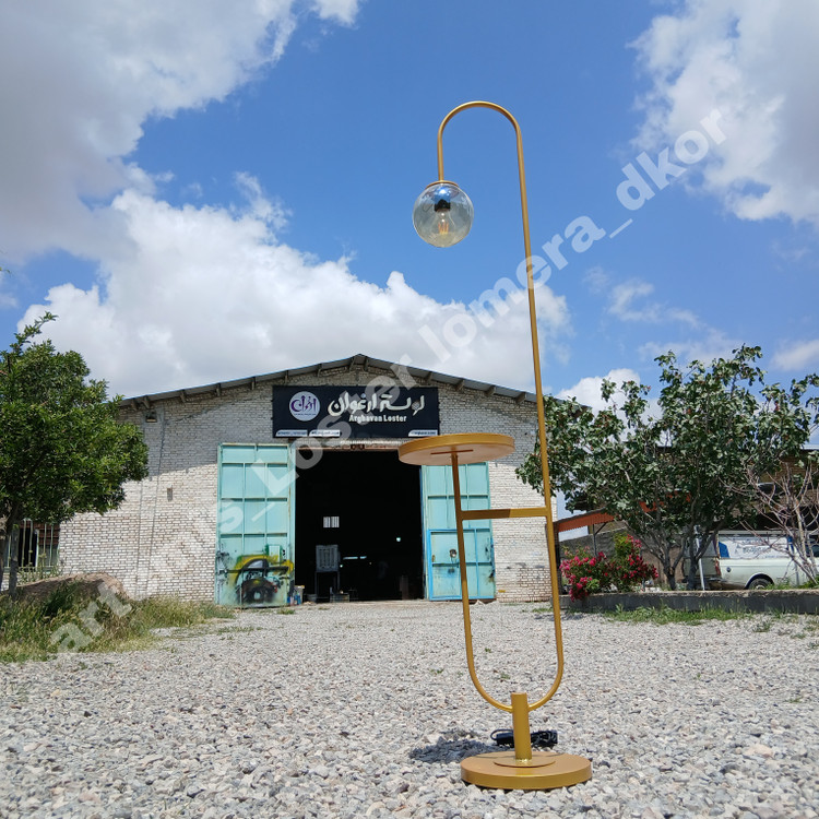 اباژور ایستاده کنارسالنی مدرن فلزی حبابی R161